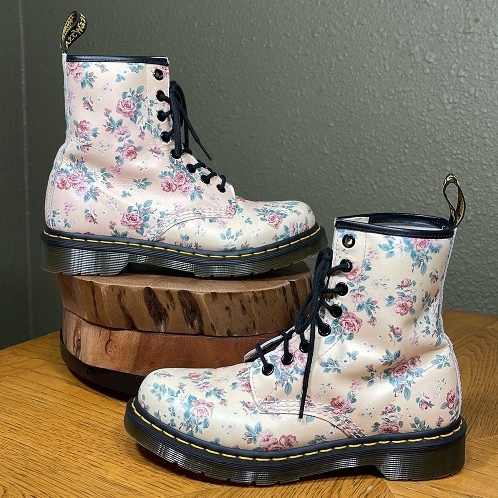 DR. MARTENS VINTAGE ROSE BOOTS